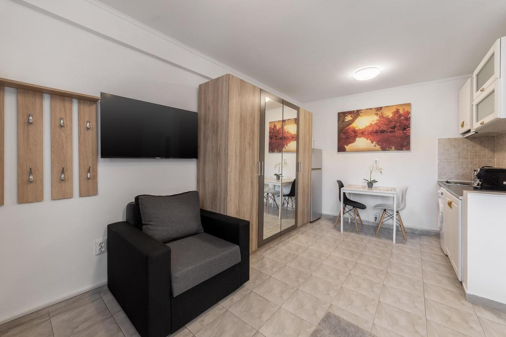Downtown Victoria Studios By Citybookings บูคาเรสต์ ภายนอก รูปภาพ